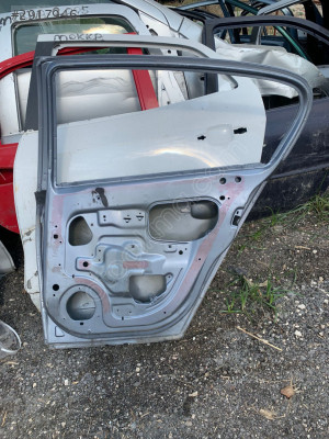 Opel Corsa h sağ arka kapı