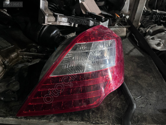 Geely Emgrand sağ arka stop (hafif çatlak)