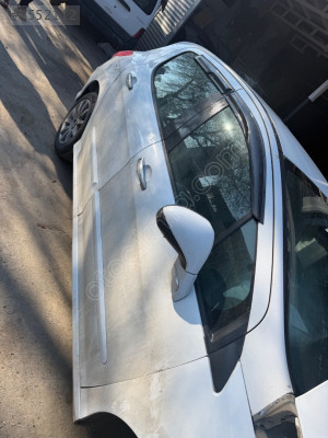 Peugeot 308 sağ ön kapı