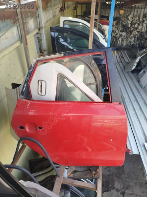 HYUNDAI İ 30 SAĞ ARKA KAPI