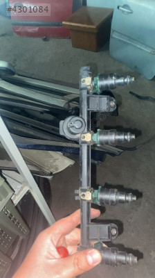 Renault Clio Çıkma 1.4 8v Enjektör Kütüğü