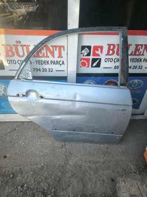 Kia Cerato sağ arka kapı orijinal çıkma