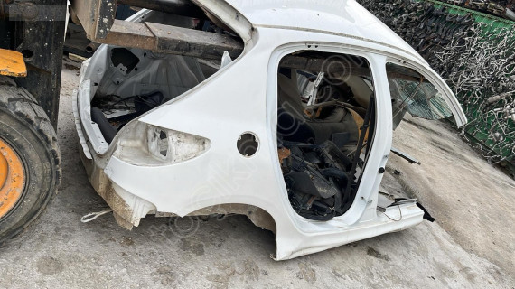 PEUGEOT 206 SAĞ ARKA ÇAMURLUK ÇIKMA