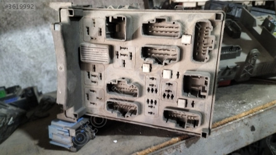 518095419 Renault espace 4 sigorta kutusu