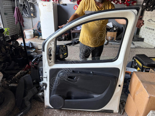 PEUGEOT BİPPER SAĞ ÖN KAPI CAM KRİKOSU 08-25