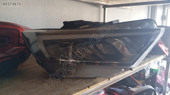 HYUNDAİ i20 ORJİNAL ÇIKMA SAĞ LEDLİ FAR