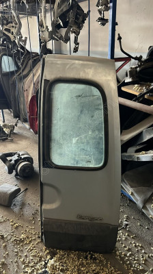 Renault kangoo bagaj kapısı