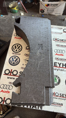 5N0858858 vw tiguan 2015 stepne yan köpüğü sağ