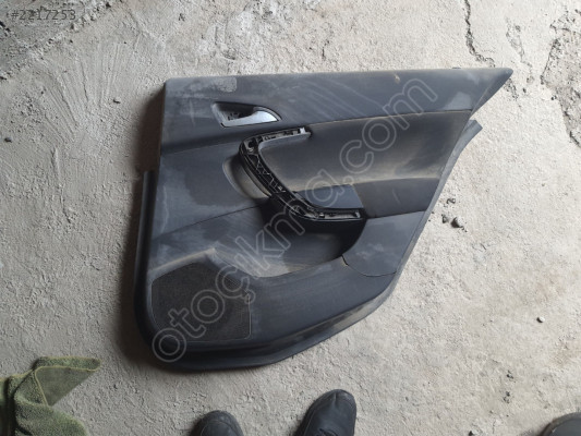 OPEL İNSİGNİA SAĞ ARKA KAPI DÖŞEMESİ 13277374