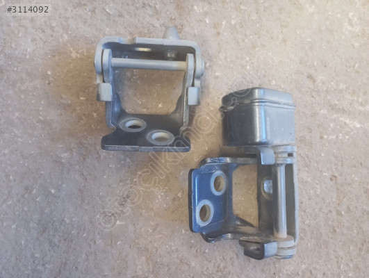 Peugeot 207.Sağ arka kapı menteşesi