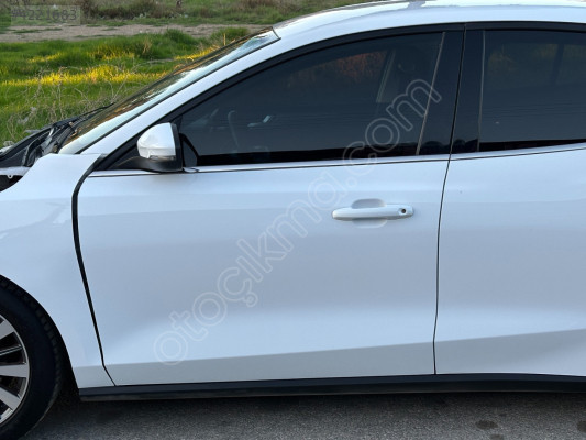 FORD FOCUS SOL ÖN KAPI ( BEYAZ - HATASIZ )