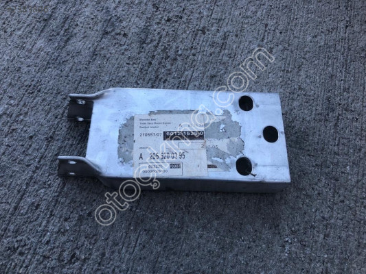 MERCEDES C SERİ W205 ÖN SOL TAMPON DEMİRİ AYAĞI 2056200395