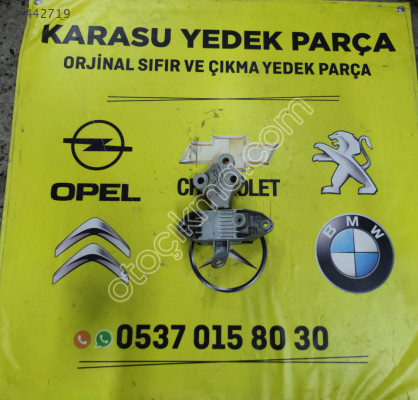 Opel Astra J Sol Motor Kulağı / 13248549