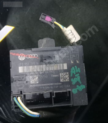 AUDİ A4 SAĞ ARKA KAPI KONTROL BEYNİ