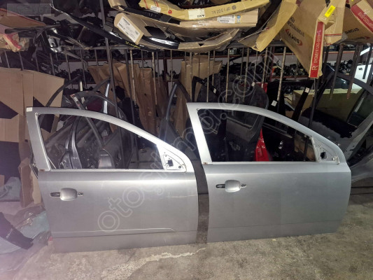 ÖZMEN OPEL ASTRA H ÇIKMA SAĞ ÖN KAPI KARE SOKET GÜMÜŞ GRİ