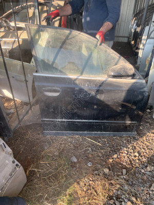 AUDİ A4 SAĞ ÖN KAPI SİYAH HATASIZ