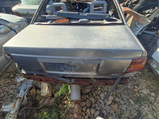Opel omega a bagaj kapagi