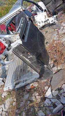 Citroen Berlingo 3 kasa sağ arka çamurluk köşe