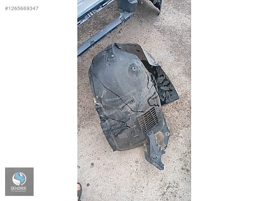 AUDİ A3 2020-2023 SAĞ ÖN DAVLUMBAZ