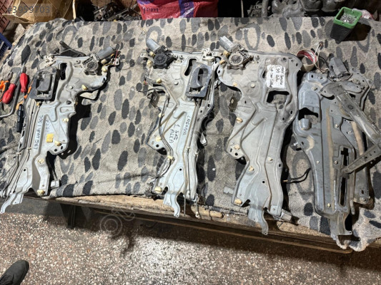 RENAULT LAGUNA 1 SOL ARKA KAPI CAM KRİKOSU 96-01 MODEL ORJİNAL
