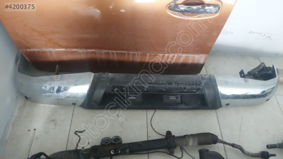 Nissan Navara Modeli İçin Çıkma Arka Tampon