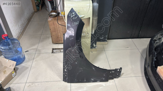 RANGE ROVER VELAR L560 SAĞ ÖN ÇAMURLUK