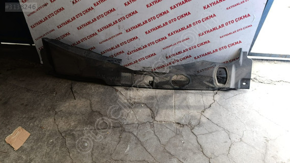 AUDİ A4 ÇIKMA CAM ÖNÜ IZGARASI