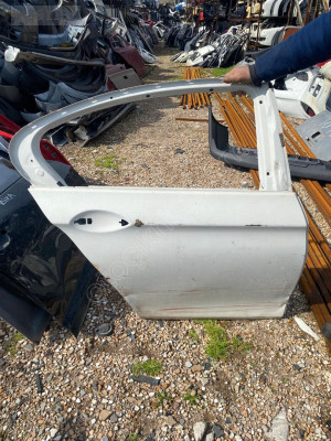 BMW 520 sağ arka kapı