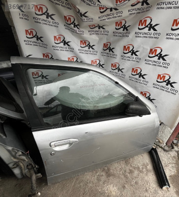 Nissan Primera sağ ön kapı