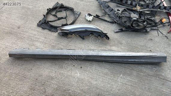 MERCEDES A KASA W177 KASA AMG SAĞ MARŞPIYEL BAKALITI A1776904601