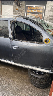 Dacia Sandero 2012 sağ ön kapı ufak hasarlı