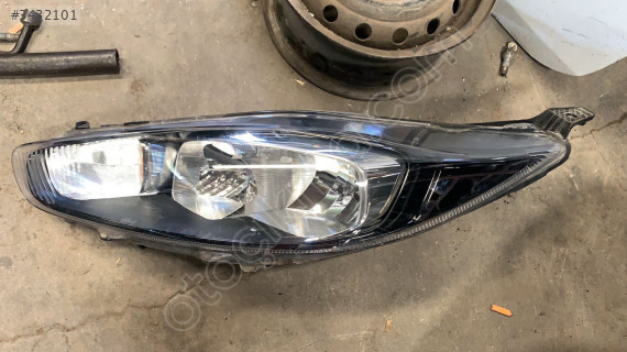 FORD FİESTA HATASIZ ÇIKMA SAĞ FAR