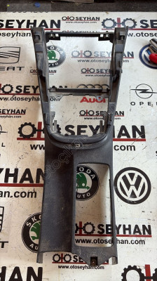5K0863243C vw golf 6 orta konsol