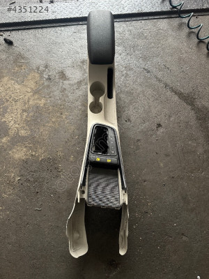 İ20 2023 ORTA KONSOL ORJİNALL ÇIKMA PARÇAA