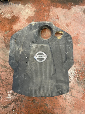 NİSSAN NAVARA MOTOR ÜST KAPAĞI