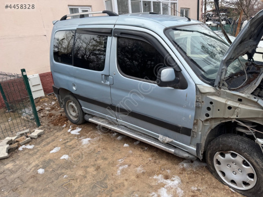 Peugeot partner  sağ ön kapı