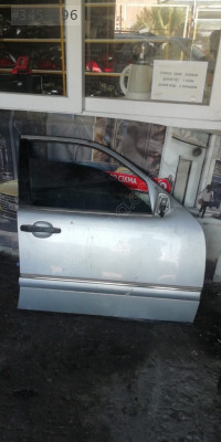 Mercedes w210 sag ön kapı çıkma