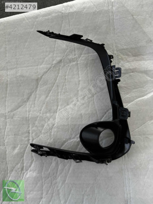 TOYOTA COROLLA ÖN SAĞ SİS FAR ÇERÇEVESİ