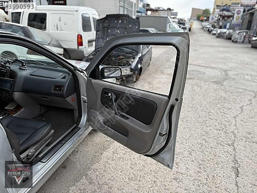 2001 Nissan Primera Sağ Ön Kapı