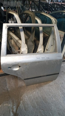 SKODA OCTAVİA SAĞ ARKA KAPI