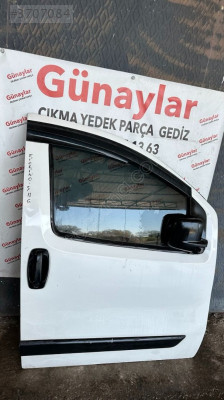 FİAT FİORİNO SAĞ ÖN KAPI