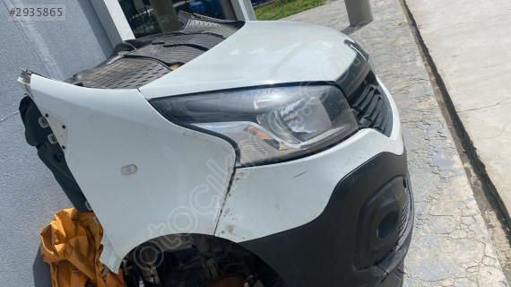 RENAULT TRAFİC3 SAĞ ÖN ÇEYREK PODYE OTO FEDAİ