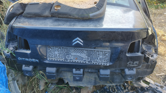 Citroën C5 arka bagaj kapağı temiz hatasız