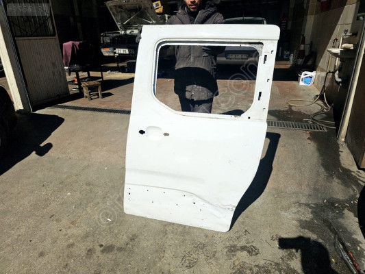 RENAULT EKSPRESS BEYAZ SOL SÜRGÜLÜ KAPI ORJINAL LOKALLIK