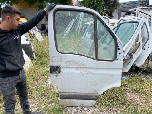RENAULT MASTER SAĞ ÖN KAPI KİLİDİ 1998-2005 MODEL