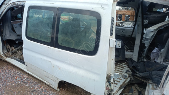 peugeot partner sol arka çamurluk çeyrek