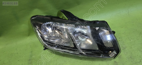 2012-2015 Dacia Sandero Stepway sağ ön far çıkma orjinal