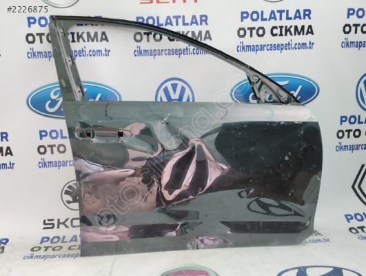 Skoda Octavia ön sağ kapı orijinal siyah ğöçük hasarlı