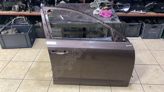 SKODA OCTAVİA SAĞ ÖN KAPI