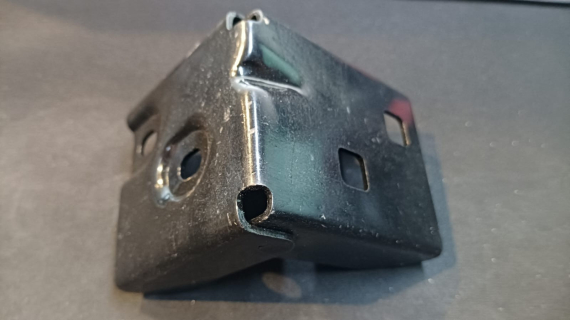 MERCEDES C  W205 ÖN PANEL BRAKETİ SOL 2056261300 SY